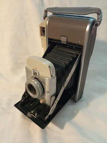 Polaroid land camera - -,